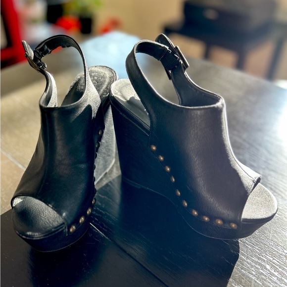 Chunky Opened-Toed Platform, size 6 - Picture 1 of 8